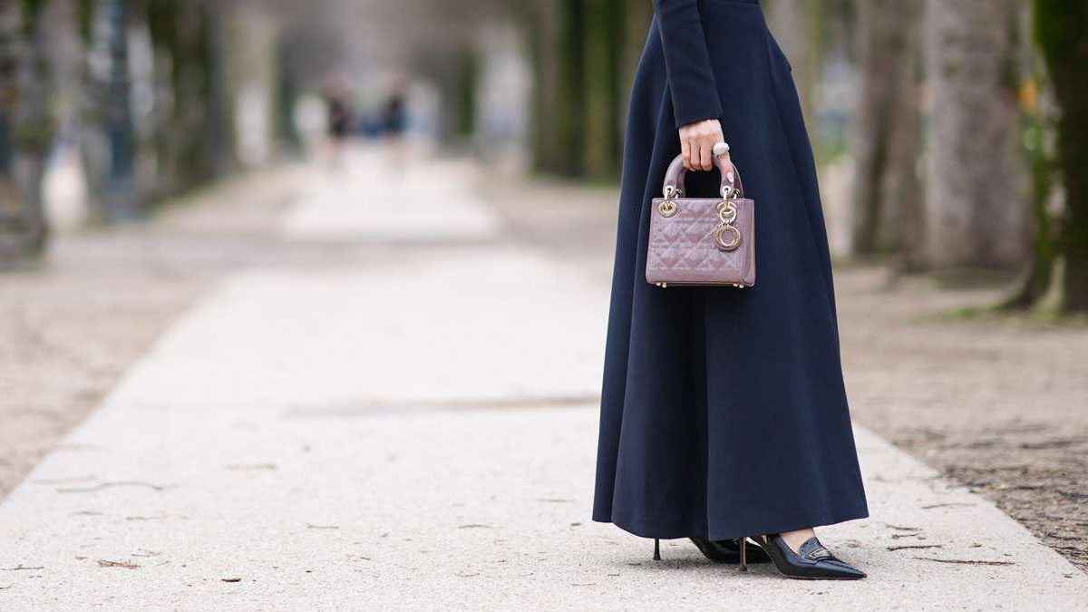 what-shoes-to-wear-with-navy-dress