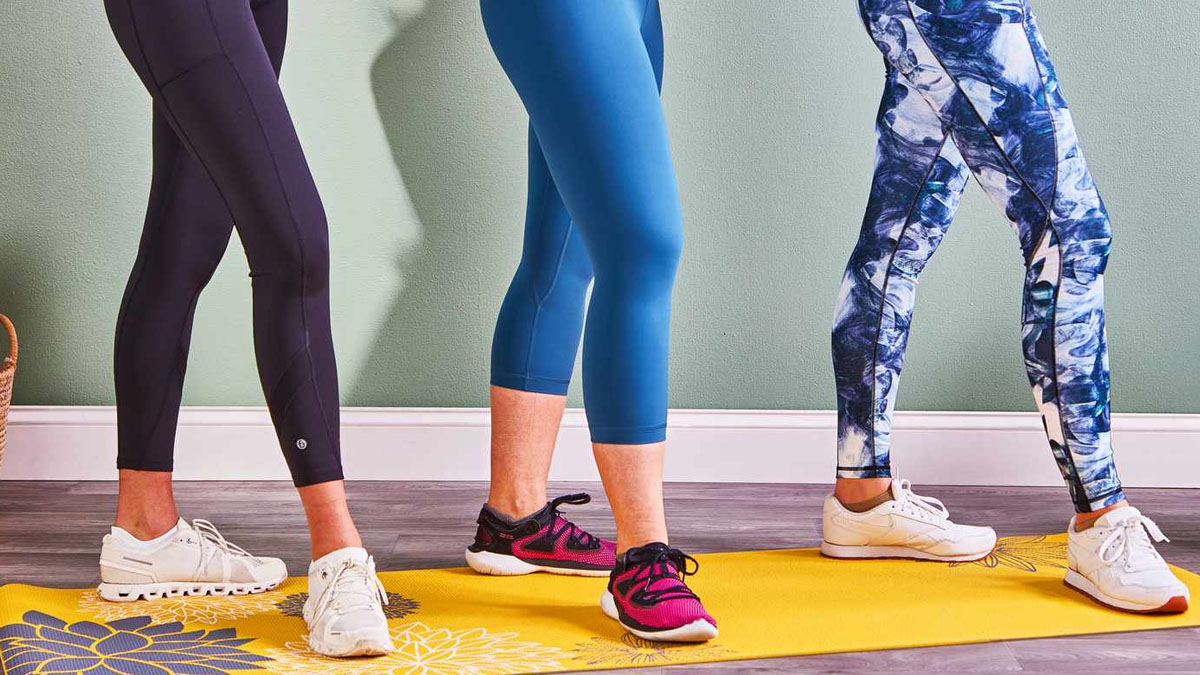 what-shoes-to-wear-with-yoga-pants